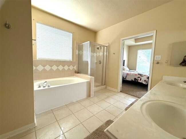 Building Photo - 3221 River Birch Dr