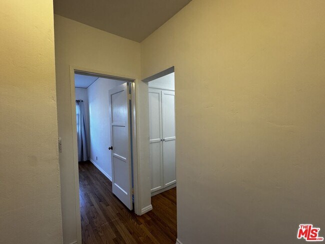 Building Photo - 1242 Edris Dr