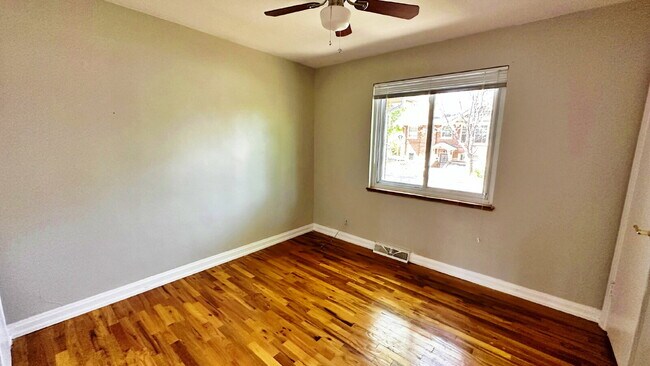 Building Photo - Lovely Mid Century 2 Bed 1 Bath Courtyard Row Home in the Heart of Denver!