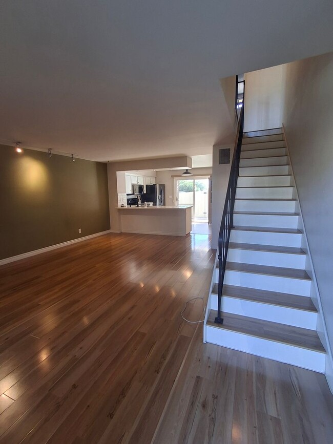 Building Photo - Beautifully Renovated Townhome-MUST SEE!!!