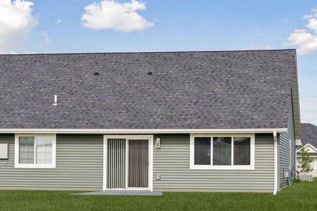 Building Photo - 3 Bedroom Twin Home With Extras