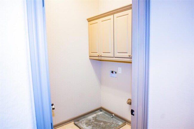 Building Photo - 211 Cheswood Forest Pl