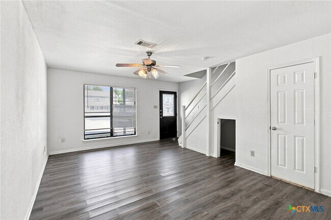 Building Photo - 3410 Victoria Cir