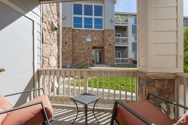 2BR, 1BA - 985 SF - Echo Ridge at North Hills