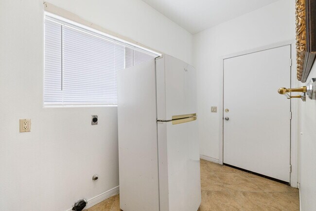 Building Photo - 50180 Vista Montana Rd