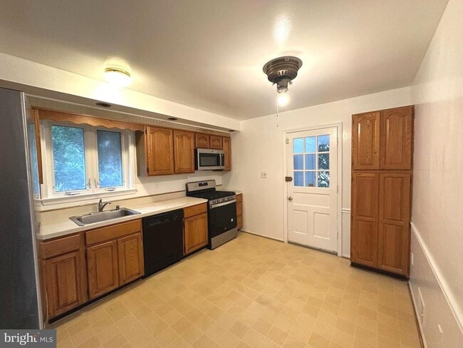 Building Photo - 4037 Olney Laytonsville Rd