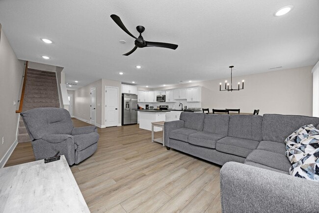 Building Photo - 204 Hunter Ln