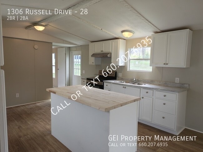 Building Photo - 1306 Russell Dr