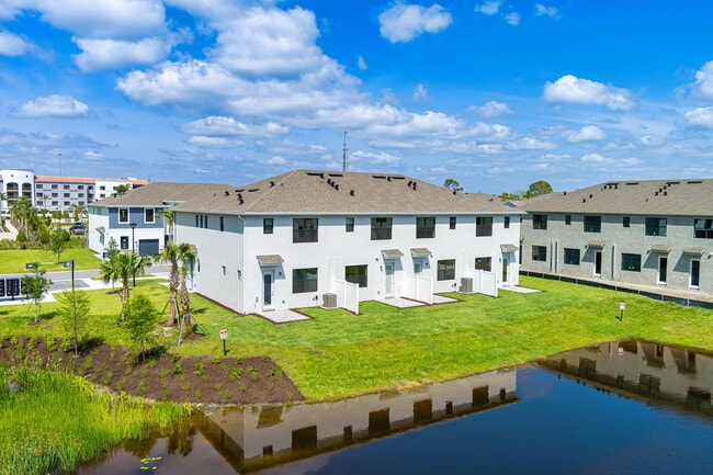 Building Photo - 7645 SW Lucy Ln