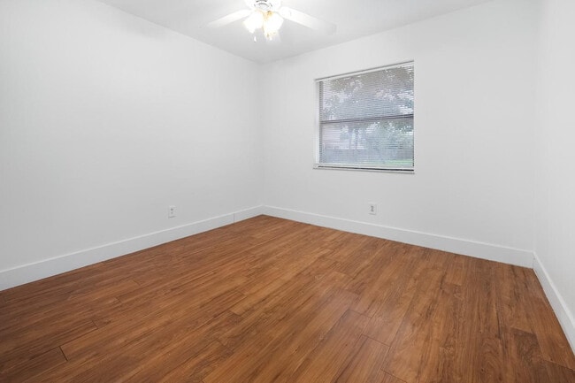 Building Photo - 15805 W Waterside Cir