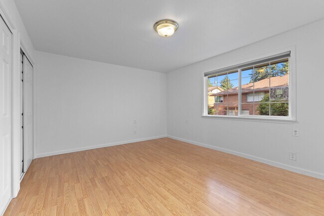 Building Photo - 4bd/2ba Seattle House