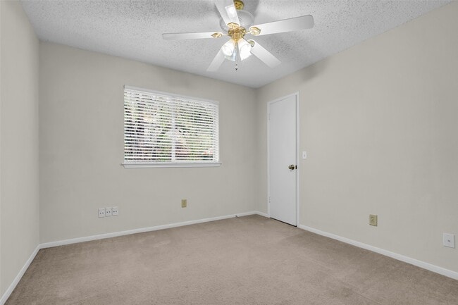 Building Photo - 10 Treadwell Ct