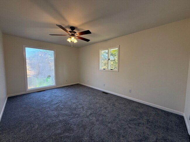 Building Photo - Newly renovated 3 Bedroom 3 Bathroom Home ...