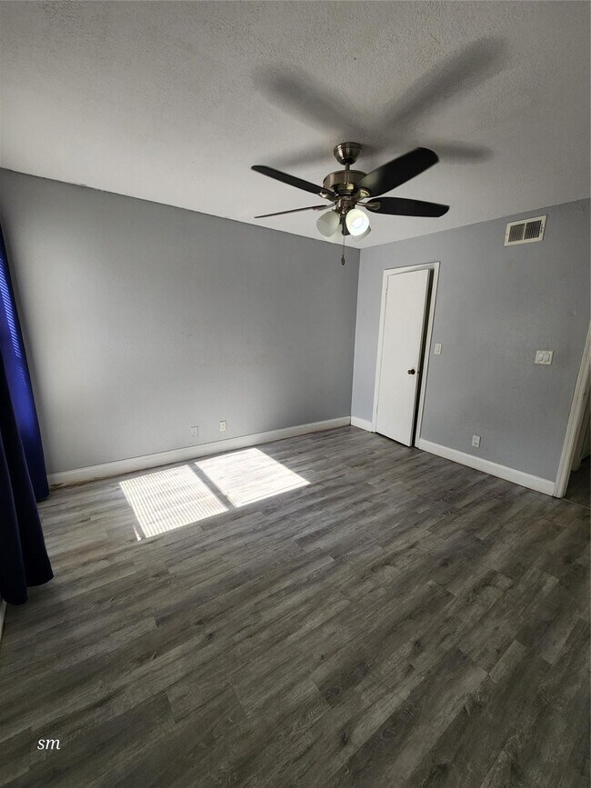 Building Photo - 2736 S University Dr