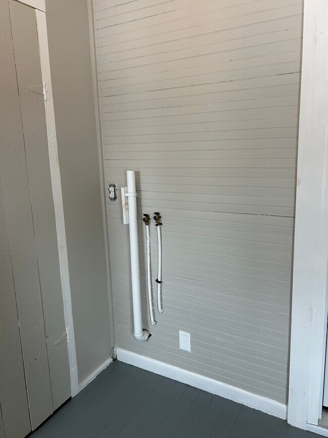 Building Photo - 401 Hannibal St