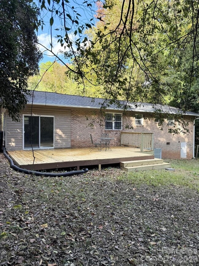 Building Photo - 5300 Hickory Ln