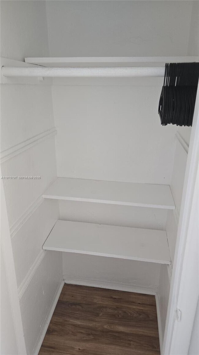 Building Photo - 9270 E Bay Harbor Dr