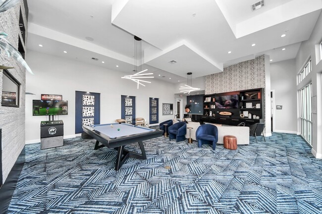 Building Photo - 5455 Richmond Ave.