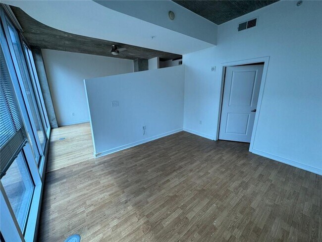 Building Photo - 400 W Peachtree St NW