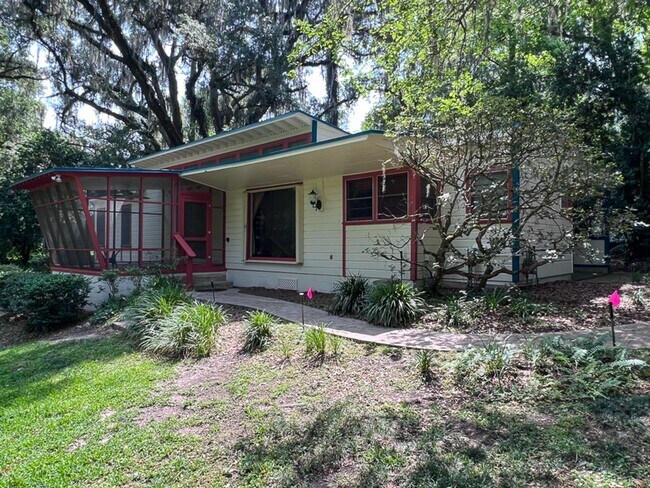 Building Photo - 411 NW 26th St