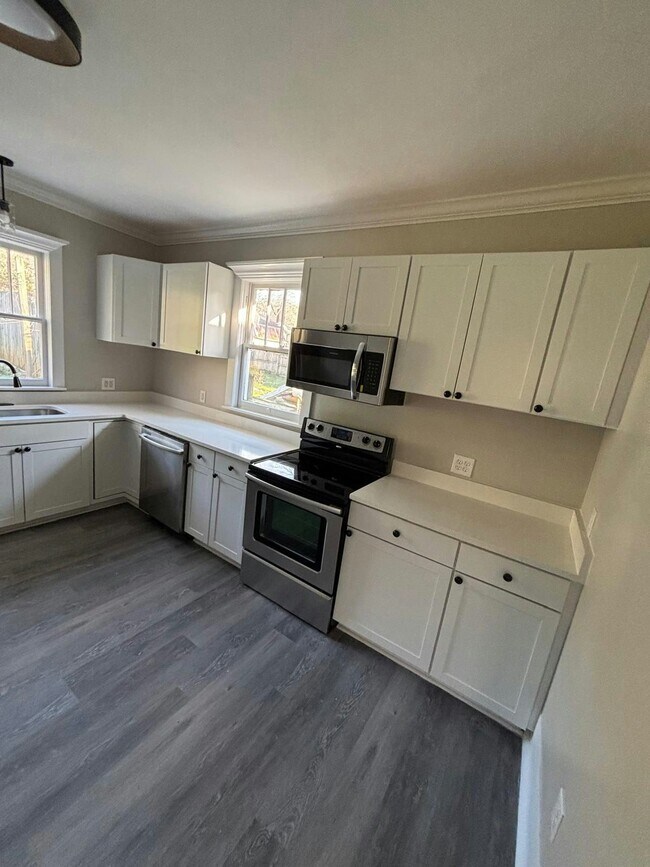 Building Photo - 208 5th Ave E