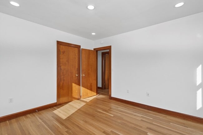 Building Photo - 250 Gillespie Dr NE