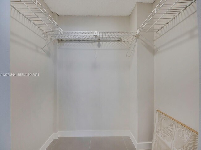 Building Photo - 108 Royal Pk Dr