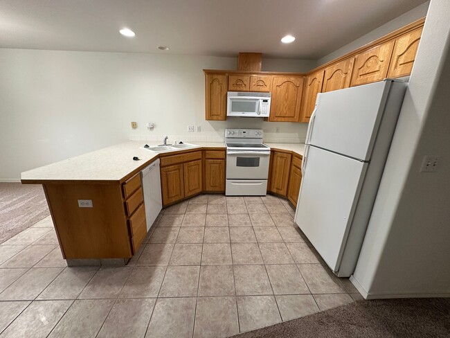 Primary Photo - MOVE IN SPECIAL! Large 3 Bedroom 3.5 Bath ...