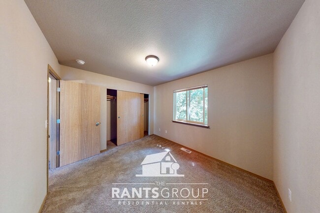 Building Photo - Spacious 3-Bed, 2.5-Bath home in the Olymp...
