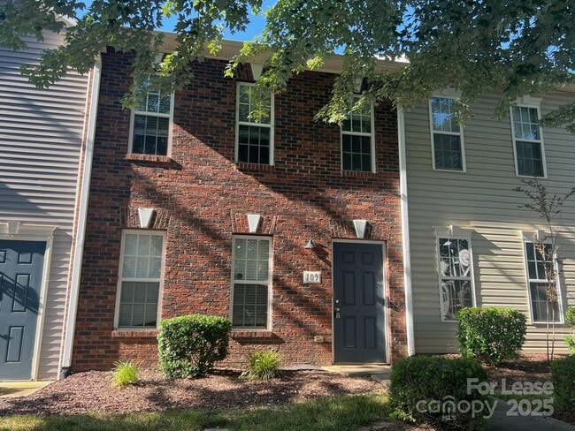 Primary Photo - 128 Locomotive Ln