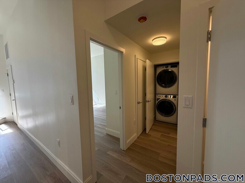 Building Photo - 1079 Commonwealth Ave