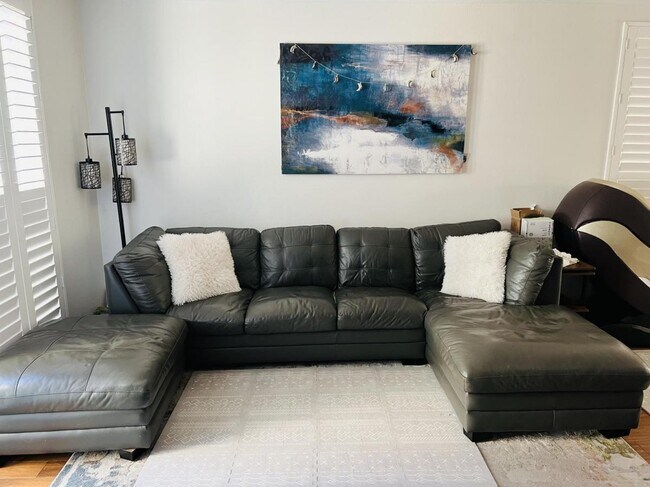 Building Photo - 659 W Terrylynn Pl