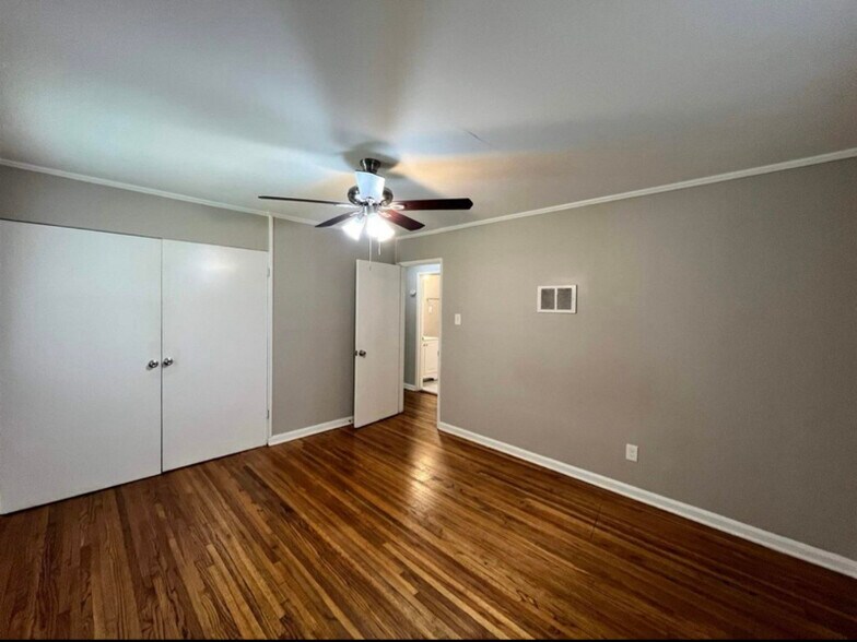 Building Photo - 1463 Merrycrest Dr