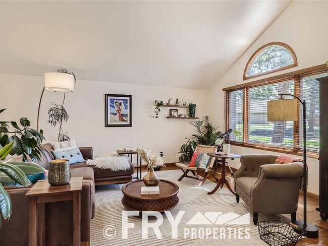 Building Photo - Luxury Rental in Beautiful Colorado Foothills