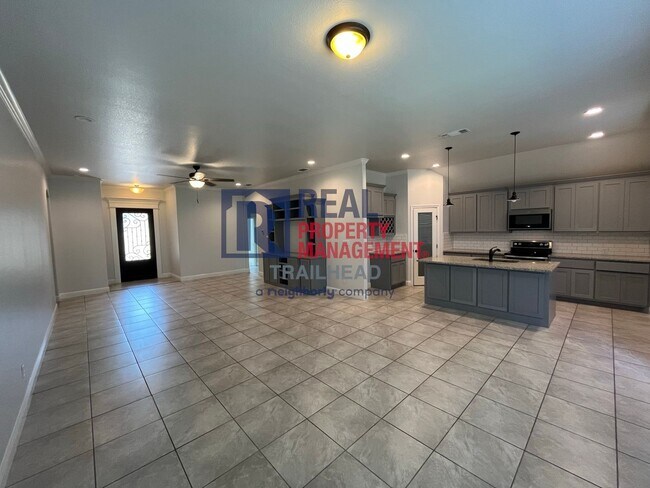 Building Photo - Amazing 3 Bed 2 Bath Home in Gated Lakesid...