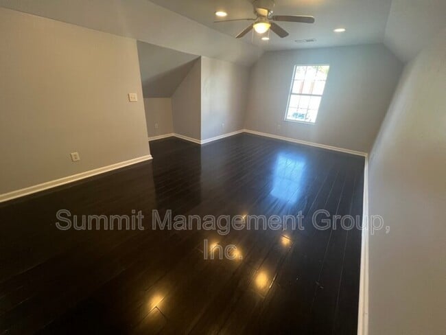 Building Photo - 6381 Klondike River Rd