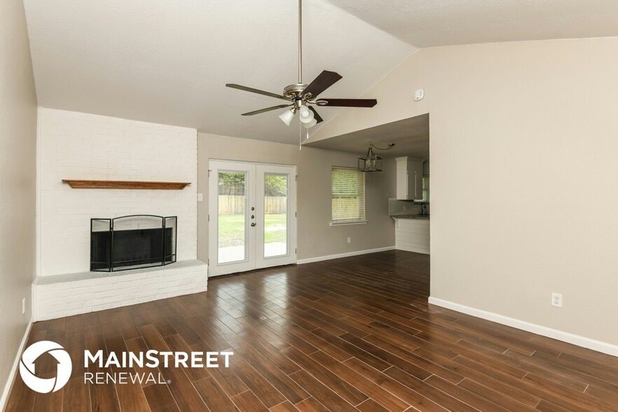 Building Photo - 812 Lake Pl