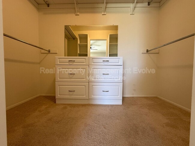 Building Photo - 4849 E Lake Point Cir