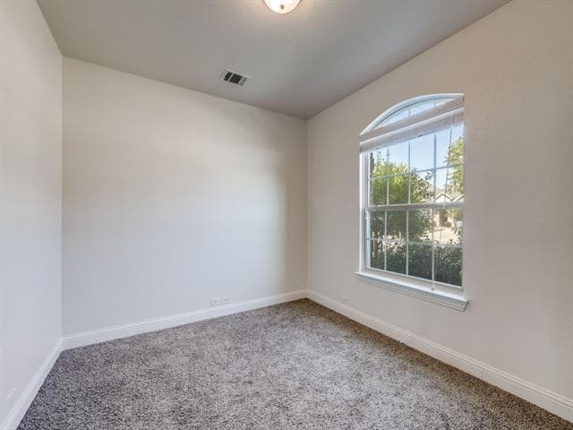 Building Photo - 2523 Linwood Dr