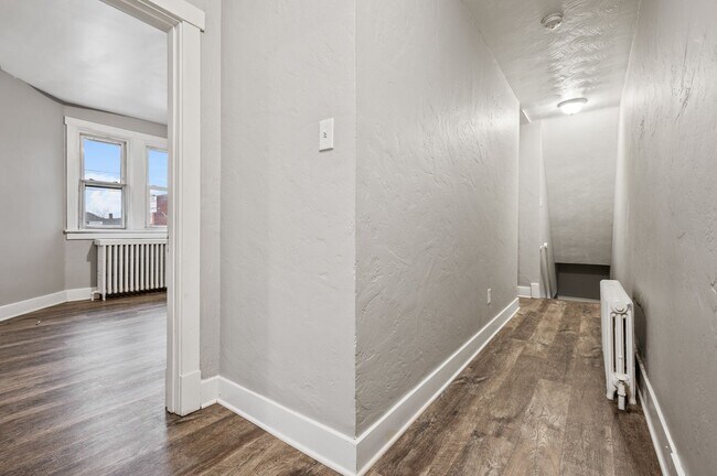 Building Photo - 101-103 E Agnew Avenue