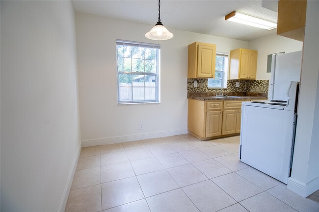 Building Photo - 1505 SW 2nd St