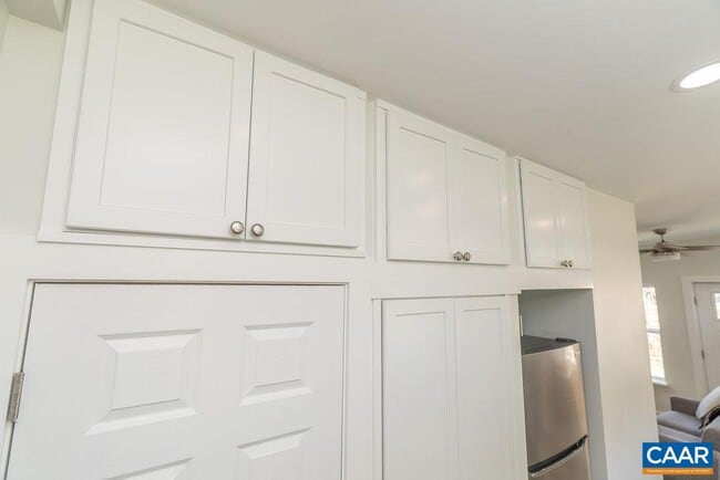 Building Photo - 1403 Burgess Ln