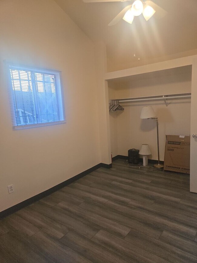 Building Photo - Must see this Large  one bedrom one bath  ADU home with availalbe off street parking.