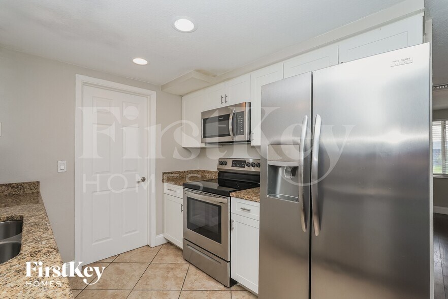 Building Photo - 3625 Galway Dr