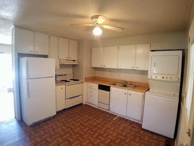 Building Photo - 564 McAbee Rd