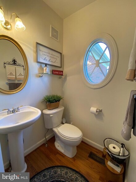 Building Photo - 6 Hollow Creek Cir