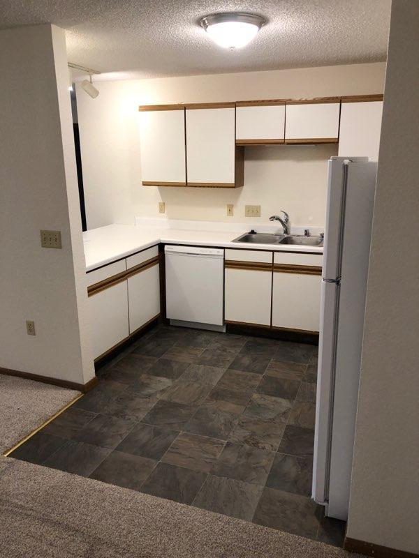 Kitchen - 220 Cardinal Dr