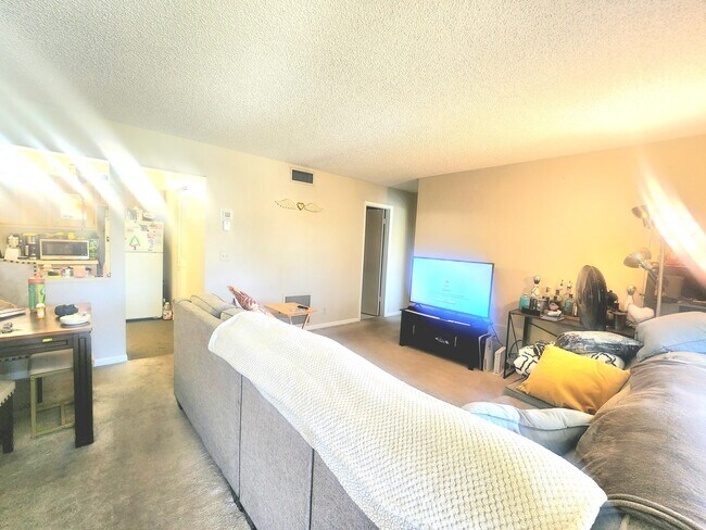 Building Photo - 310 Knotty Pine Cir