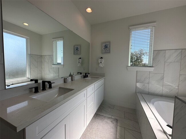 Building Photo - 2714 Nagle St