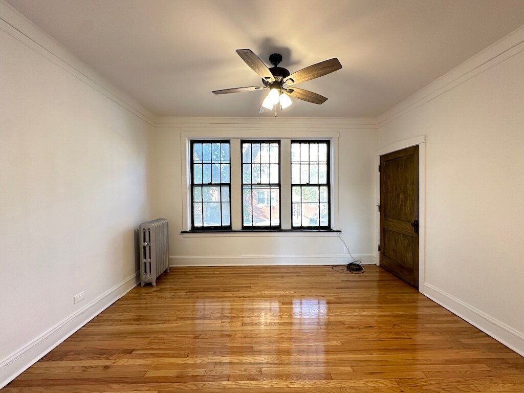 Building Photo - 2311 W Wilson Ave